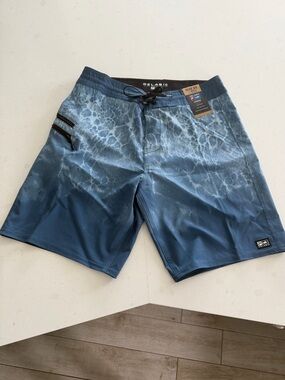 New Pelagic Men’s Navy Blue Water-Effect Board Shorts size 32